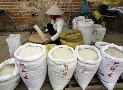 Venta de arroz en un mercado de Dien Bien Fu.