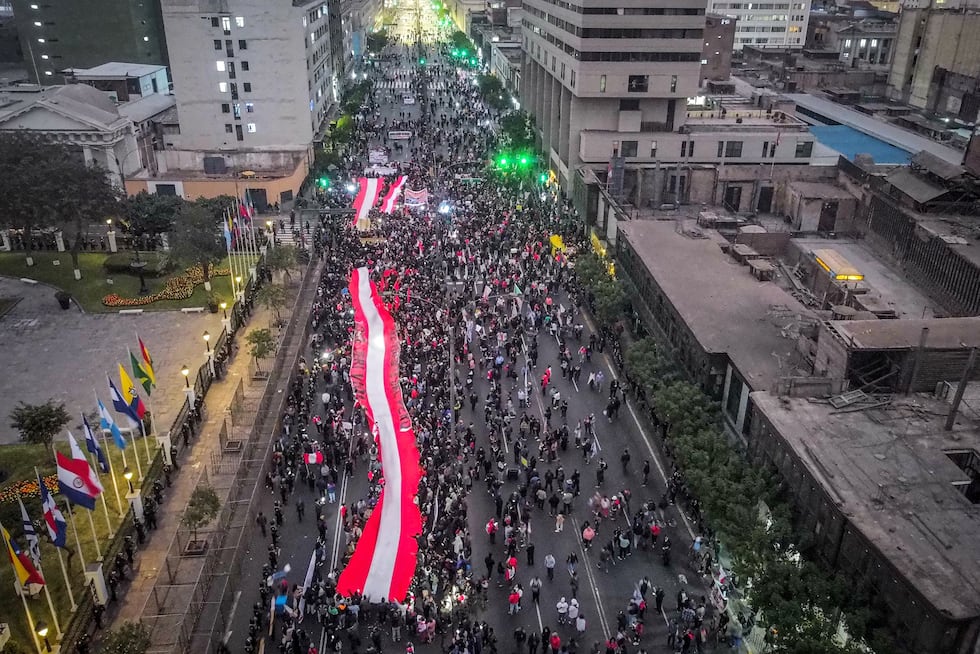Al menos un muerto en la marcha contra el Gobierno interino de Perú ...