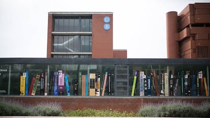 La Facultat de Biologia de la UB, buida durant l'estat d'alarma.