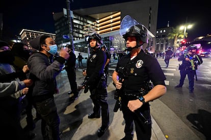 Las autoridades pidieron calma en previsión de las protestas que pudiera ocasionar la publicación del vídeo. En la imagen, manifestación por la muerte de Nichols, en Los Ángeles el viernes. 