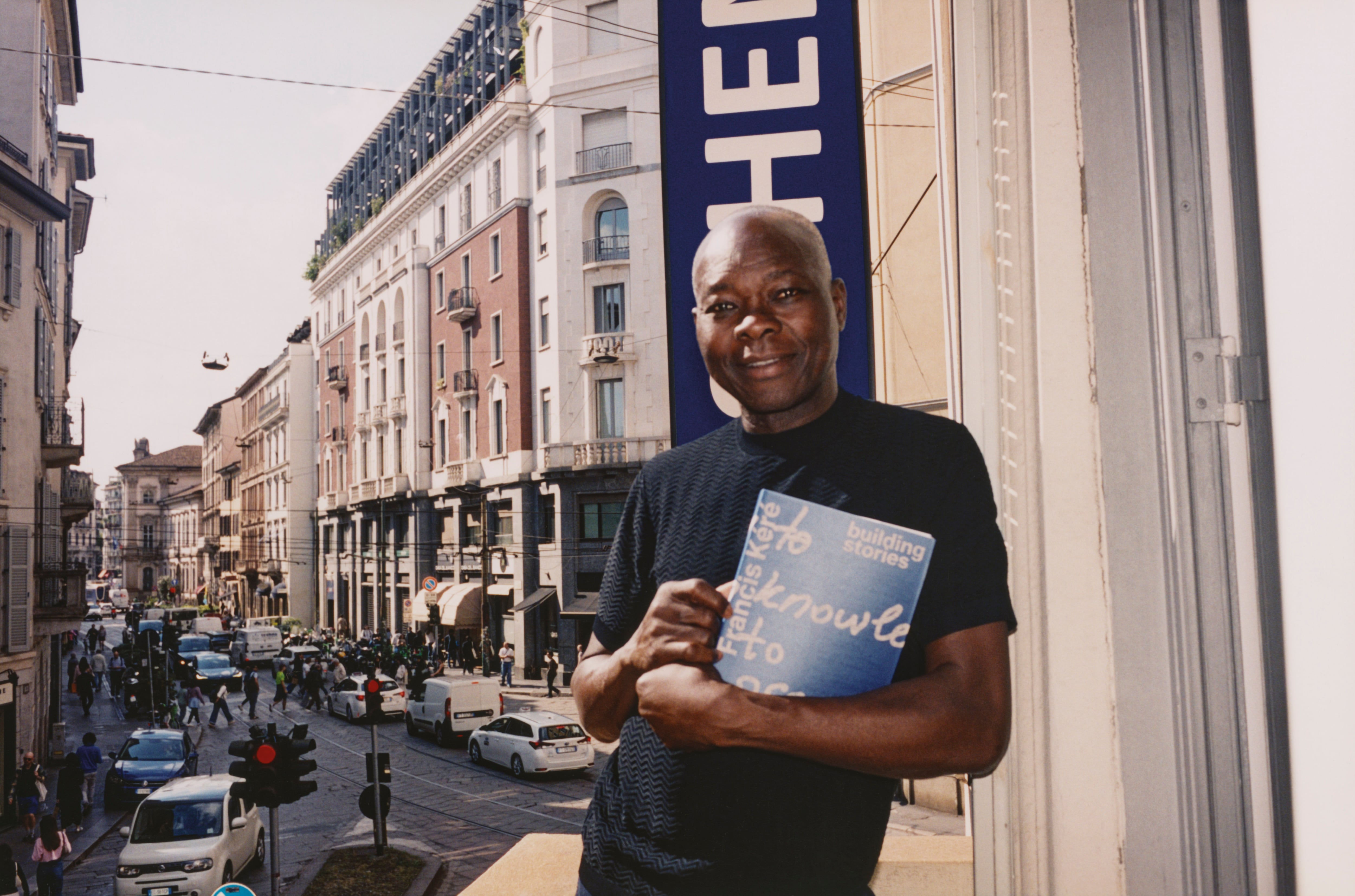 Francis Kéré: “En África la gente se pregunta: ‘¿cómo va a resistir la lluvia un muro de arcilla?’, y cuando llueve y aguanta, su entusiasmo es inmenso”