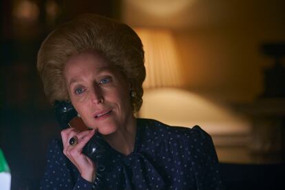 Gillian Anderson, como Margaret Thatcher.