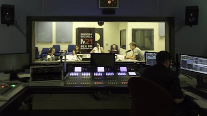 Emisión de un programa piloto de 'Alumnos RadioActivos' con alumnos del instituto Príncipe Felipe.