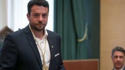 Álex Pastor asume el cargo de alcalde de Badalona, en 2018.
