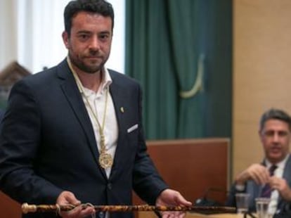 Álex Pastor asume el cargo de alcalde de Badalona, en 2018.