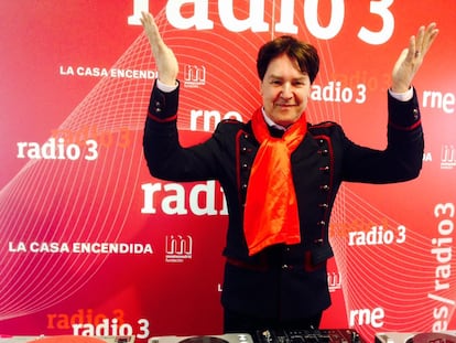 Juan Pablo Silvestre, director de 'Mundo Babel', en una imagen promocional de Radio 3.