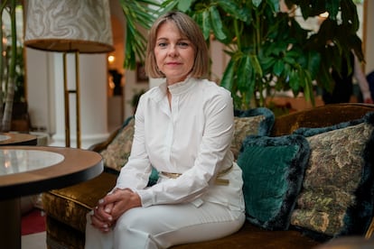 Alejandra Mora, socia fundadora de ALAS Vivienda Asequible, posa en el hotel Palace en Madrid. 