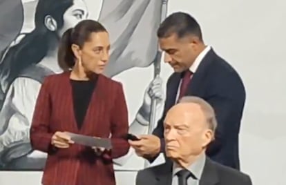 Claudia Sheinbaum y Omar García Harfuch durante la conferencia matutina en Palacio Nacional, en Ciudad de México, el 20 de mayo de 2025.