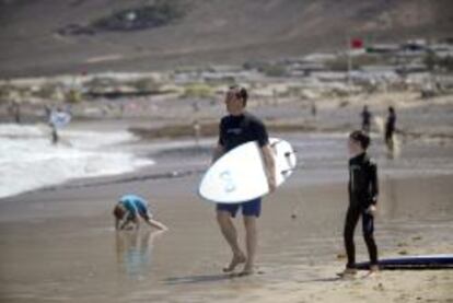 El primer ministro brit&aacute;nico, David Cameron, y su familia, de vacaciones en Lanzarote.