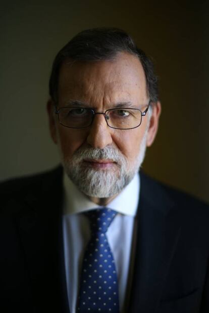 El presidente del Gobierno, Mariano Rajoy, en la entrevista en exclusiva para EL PAÍS en el palacio de La Moncloa, seis días después del referéndum ilegal sobre la independencia de Cataluña y dos días antes de que se celebre el pleno del Parlamento catalán que puede abordar la independencia de Cataluña, el 7 de octubre de 2017.