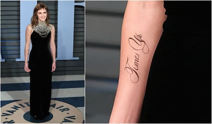 En los Oscar de 2018, Emma Watson cruzó una de las últimas fronteras que le faltaban en su incansable lucha a favor de las mujeres: tatuarse el lema Time’s Up, el movimiento que surgió hace unos años para denunciar los casos de abusos sexuales a raíz de las denuncias de acoso a Harvey Weinstein. Aunque el tatuaje de la actriz de Harry Potter no era permanente, sino que se trataba de una calcomanía, los internautas no tardaron en destacar que había una falta de ortografía, no estaba el signo de puntuación en forma de coma alta conocido como el apóstrofo que se coloca entre las letras e y s de la palabra 'Times'.