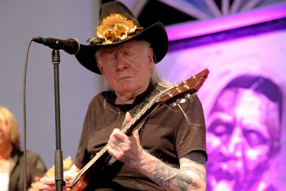 Johnny Winter performs at the New Orleans Jazz & Heritage Festival