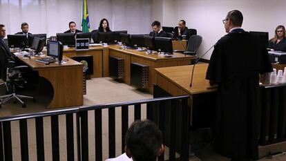 Mesa de julgamento é formada pelos magistrados Thompson Flores, João Pedro Gebran Neto e Leandro Paulsen, além do procurador Maurício Gotardo Gerum.
 
 