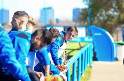 Futbolistas del Alavés durante una sesión de entrenamiento.