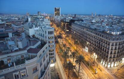 Una vista norturna de La Diagonal.