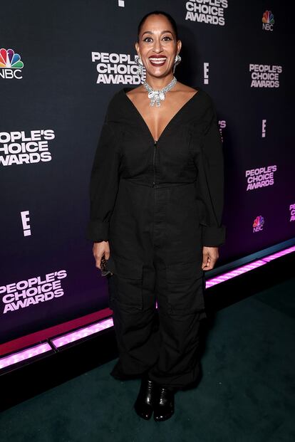 Tracee Ellis Ross confió en un discreto mono negro de Balenciaga.