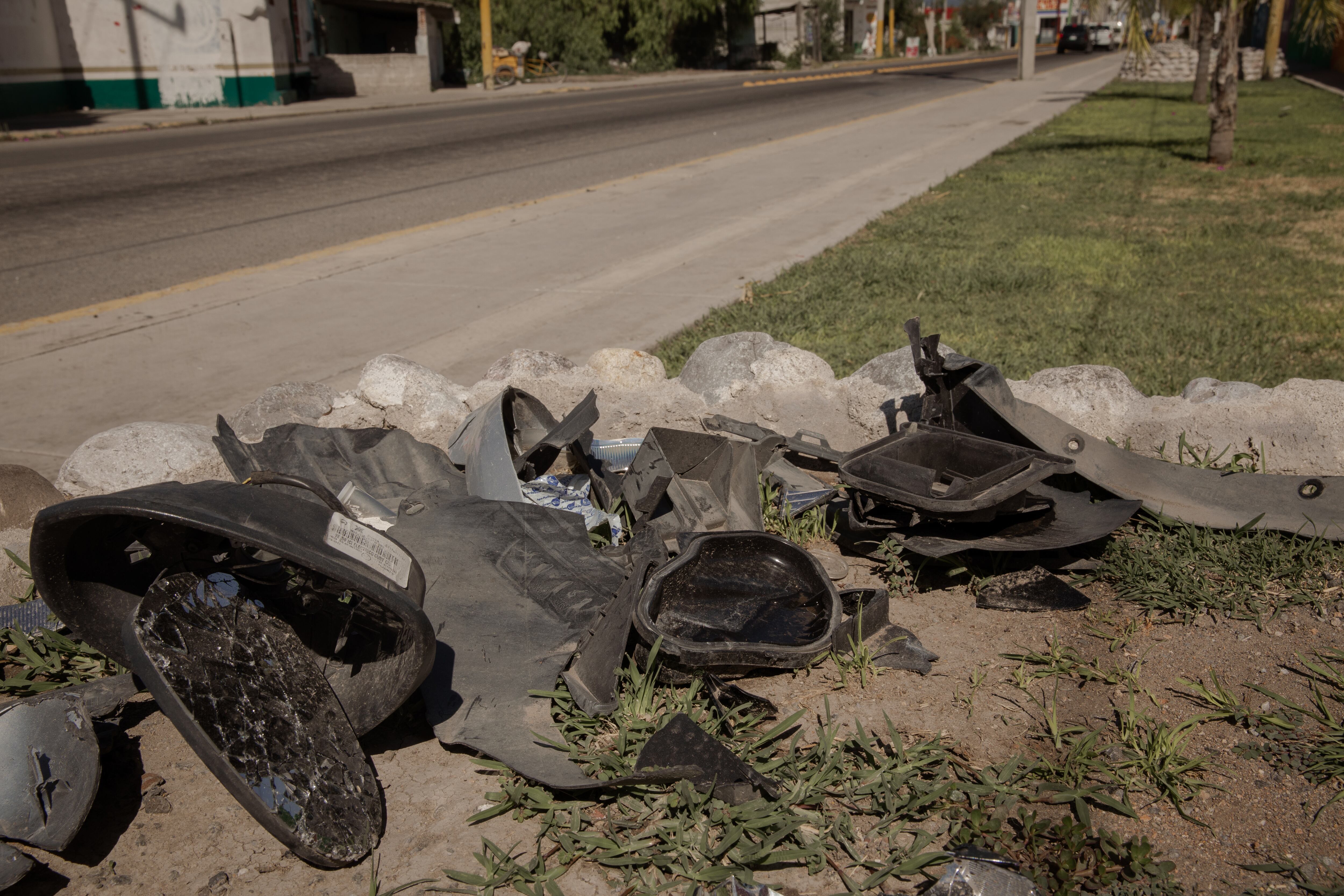 Restos del coche de Beatriz Hernández en el lugar en el que tuvo el accidente en Progreso de Obregón. 