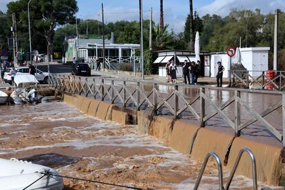 Inundaciones en Porto Cristo como consecuencias de las lluvias en Porto Cristo, Manacor, este lunes.