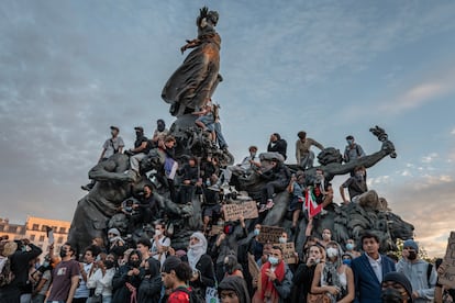 Images)
Estudiantes se manifiestan contra la falta de recursos y personal en el sistema educativo, en la plaza de la República de París, el 4 de octubre de 2026.Veronique de Viguerie (Getty Images)