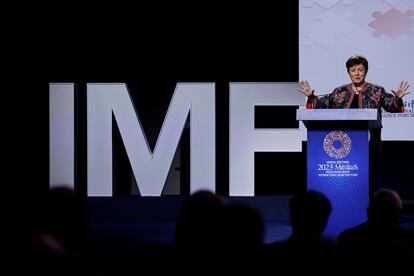 La directora gerente del FMI, Kristalina Georgieva, se dirige a los asistentes a la reunión del organismo y el Banco Mundial en Marraquech, este martes.