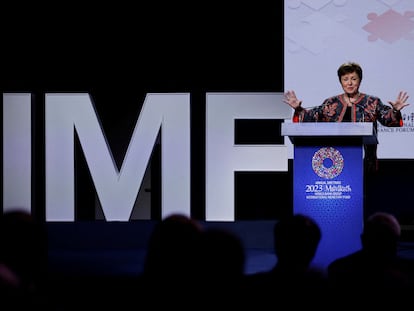 La directora gerente del FMI, Kristalina Georgieva, se dirige a los asistentes a la reunión del organismo y el Banco Mundial en Marraquech, este martes.