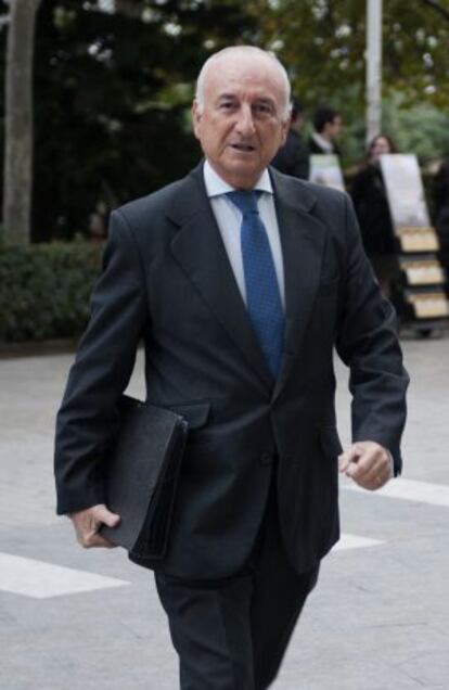 Rafael Aznar, presidente de la Autoridad Portuaria de Valencia, llega a declarar ante el juez.