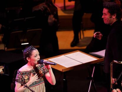 Lafourcade y Dudamel, en un concierto en 2017. 