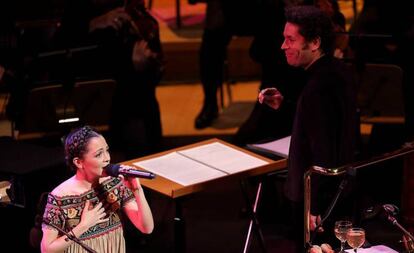 Lafourcade y Dudamel, en un concierto en 2017.