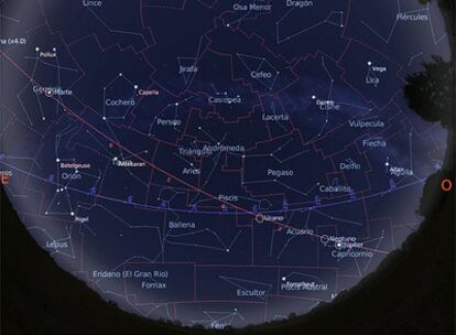 Mapa del cielo visible desde una latitud 40º N el 15 de septiembre de 2009 a las 3.00. Para horas posteriores, habrá constelaciones que se habrán puesto por el horizonte Oeste, mientras que otras habrán salido por el Este.