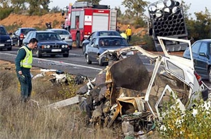 Estado de dos vehículos siniestrados el viernes en Topas (Salamanca), un accidente en el que muerieron dos personas.