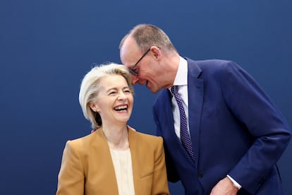 La presidenta de la Comisión Europea, Ursula von der Leyen, y Friedrich Merz, líder de la CDU y vencedor de las elecciones alemanas, el 19 de febrero en Berlín.