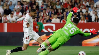 En-Nesyri hace el segundo gol del Sevilla al Granada.