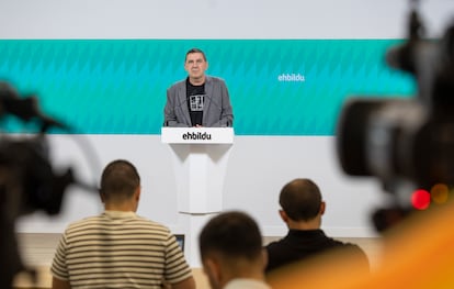 El coordinador general de EH Bildu, Arnaldo Otegi, comparece este jueves en la sede de su partido en San Sebastián.