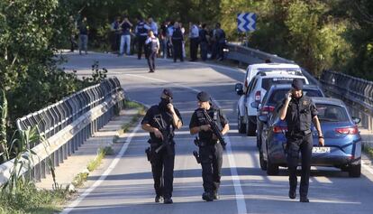 Desplegament policial a Subirats, on es va trobar l'autor de l'atemptat de Barcelona.