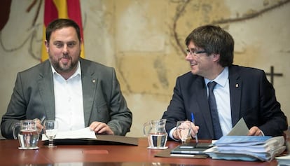 El vicepresidente económico, Oriol Junqueras, junto al presidente Carles Puigdemont.