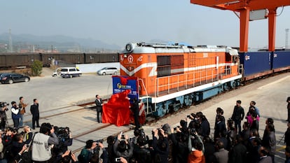 Presentación ante la prensa del primer tren de cargo que viajaba desde la estación de Yiwu en China hasta Madrid en Noviembre de 2014.