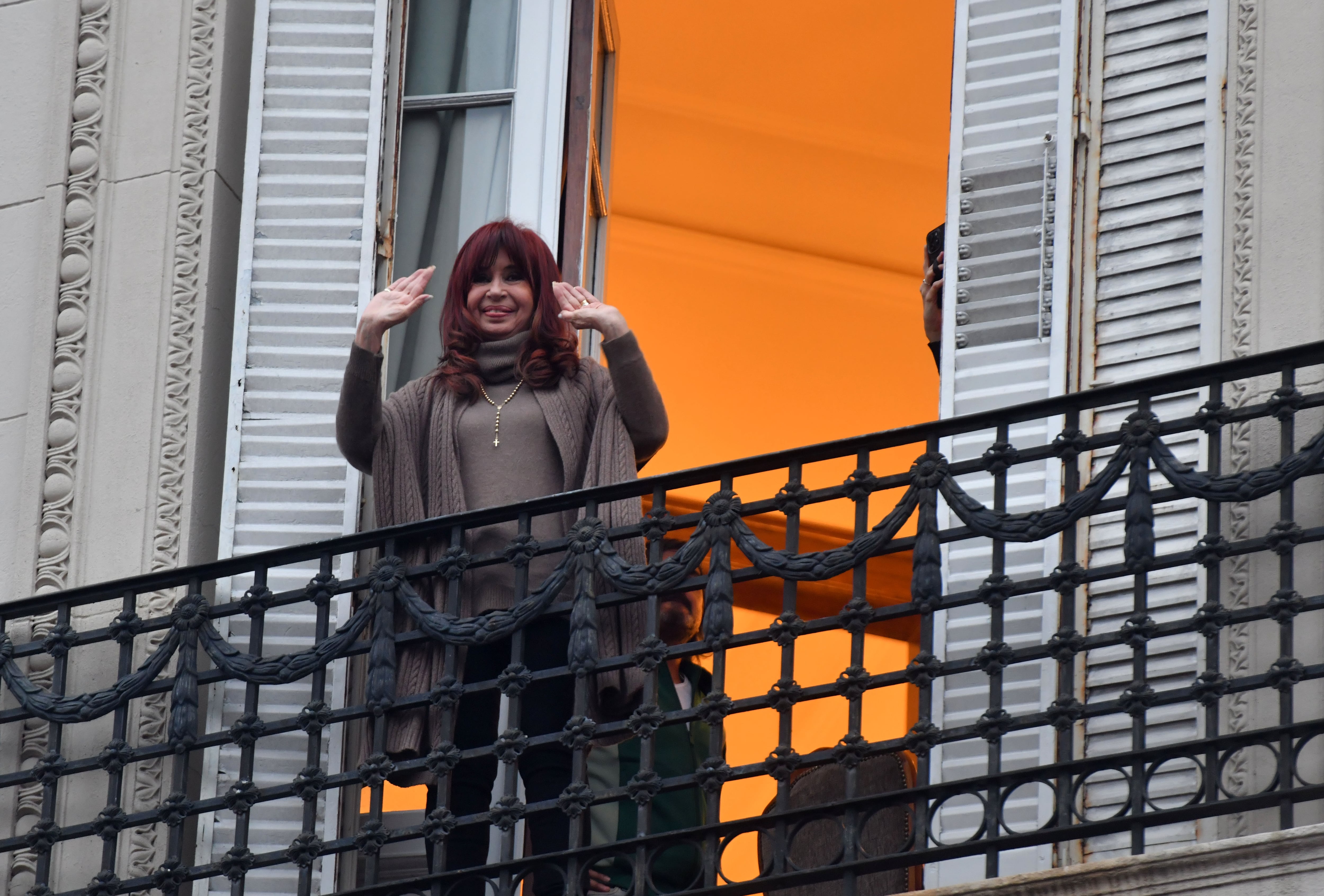 Argentina restringe le visite all'ex presidente Kirchner durante la detenzione domiciliare