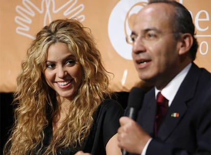 Shakira y el presidente de México, Felipe Calderón.