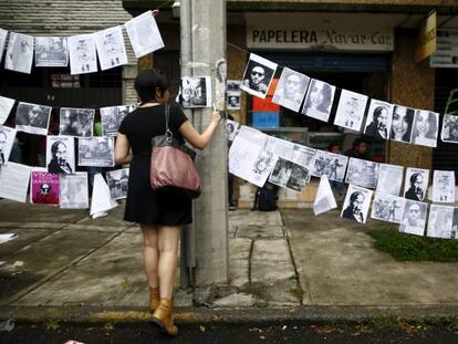 Fotografia em homenagem aos cinco assassinados.