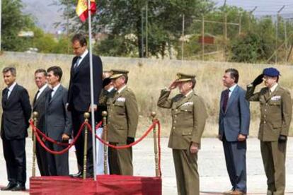 Zapatero, en su visita a la base de Colmenar Viejo (Madrid).
