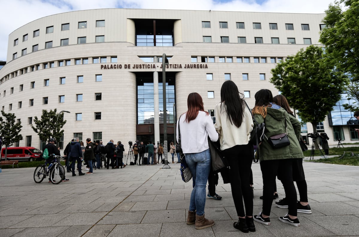 La absolución de un hombre acusado de abusos que dejó embarazada a su  hijastra causa indignación entre juristas | Sociedad | EL PAÍS