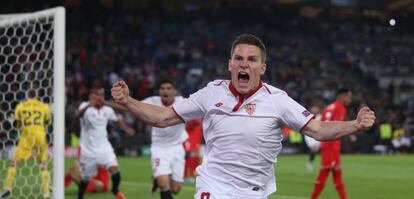 Gameiro celebra uno de los goles del Sevilla en la final de la Europa League.