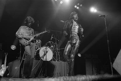 Guitarist Mick Taylor (left) and singer Mick Jagger performing with the Rolling Stones at Wembley Empire Pool, London, 7th September 1973. Drummer Charlie Watts is behind the kit. (Photo by Michael Putland/Getty Images)