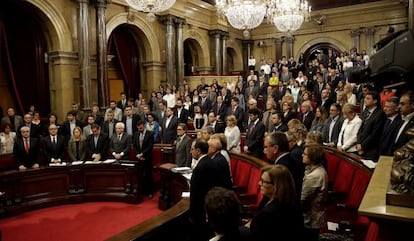 Momento del minuto de silencio por las v&iacute;ctimas de Germanwings.