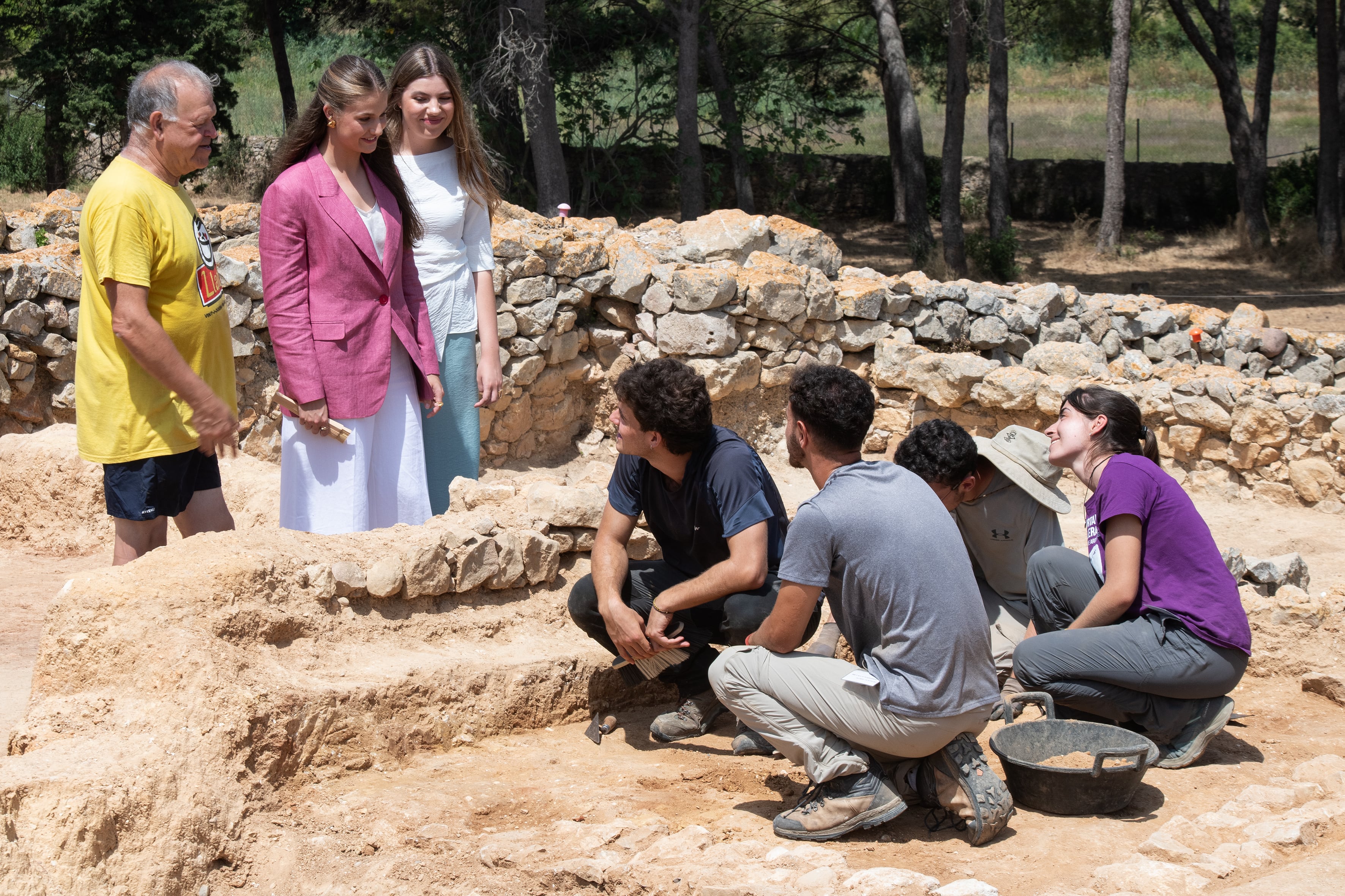 La princesa Leonor visita las ruinas de Empúries junto a jóvenes de la Fundación Princesa de Girona