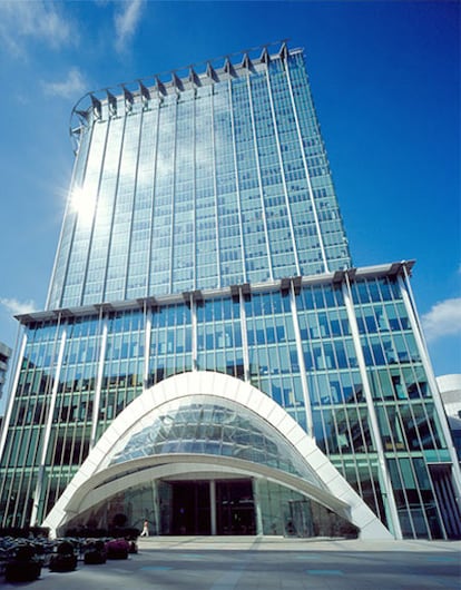 De impactante acceso al ficticio restaurante Gotham City en <i>Batman Begins</i> (2005), la entrega cinematográfica sobre el superhéroe más reciente, a zona en cuarentena en la apocalíptica <i>28 días después</i>. El CityPoint, originalmente llamado Britannic Tower, fue construido en 1967 según el proyecto de F. Milton Cashmorey H.N.W. Grosvenor. Actualmente es el quinto edificio más alto de la City londinense: 127 metros. Creció cinco metros tras la rehabilitación realizada por Sheppard Robson en 2000, momento en que también fue rebautizada. <a href="http://www.citypoint.org.uk/" rel="nofollow" target="_blank">www.citypoint.org.uk</a>