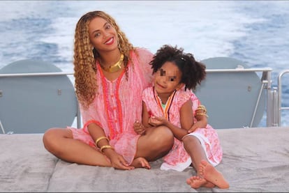 La cantante Beyoncé con su hija mayor, Blue Ivy.