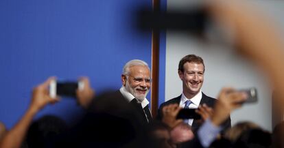 El primer ministro de India, Marendra Modi, y Mark Zuckerberg, fundador de Facebook, en California, el pasado septiembre.