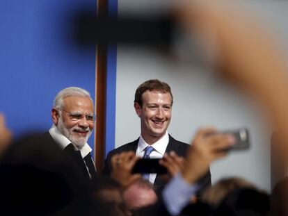 El primer ministro de India, Marendra Modi, y Mark Zuckerberg, fundador de Facebook, en California, el pasado septiembre.
