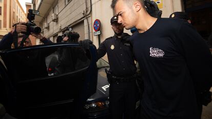 Roger López, tras ser detenido por la Policía en Murcia.